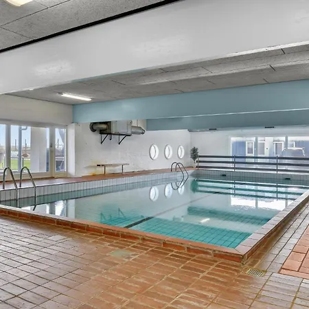 Apartment Cozy In With Indoor Swimming Pool