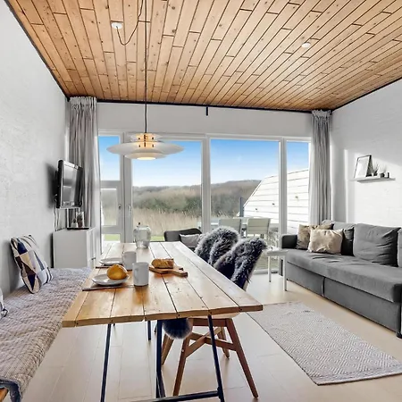 Cozy In With Indoor Swimming Pool Apartment